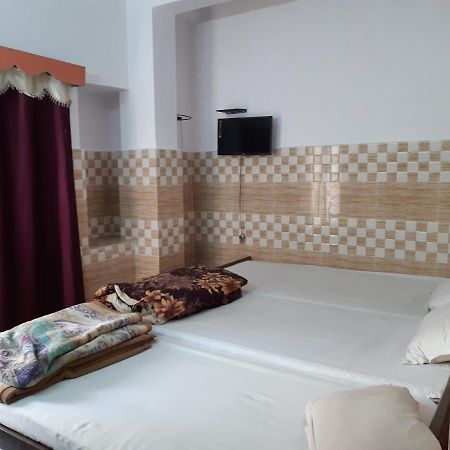 Hotel Yuvraj Патна Екстериор снимка