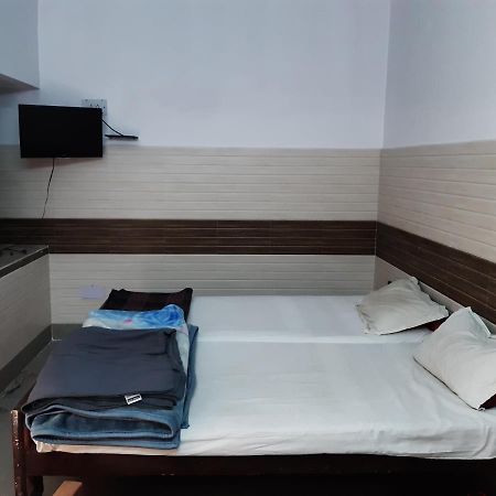 Hotel Yuvraj Патна Екстериор снимка