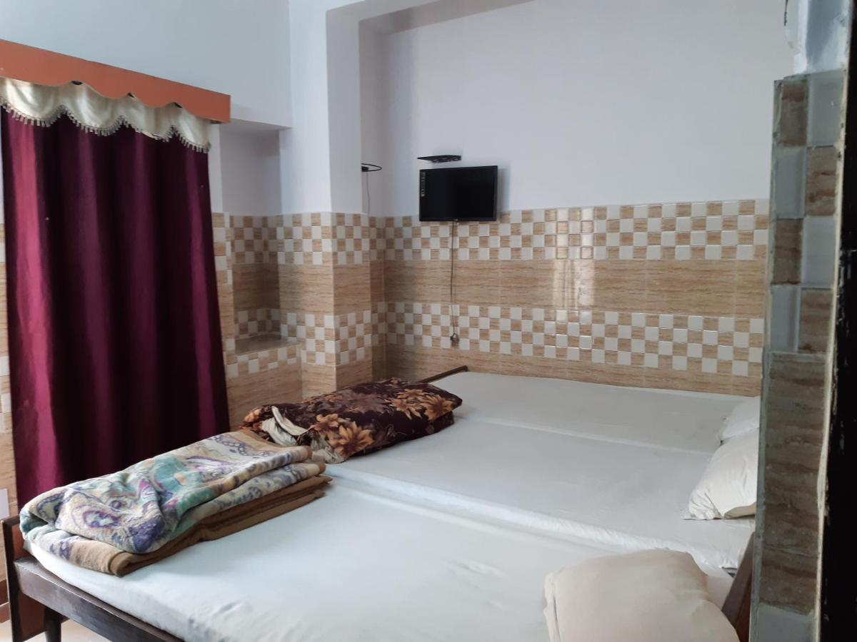 Hotel Yuvraj Патна Екстериор снимка